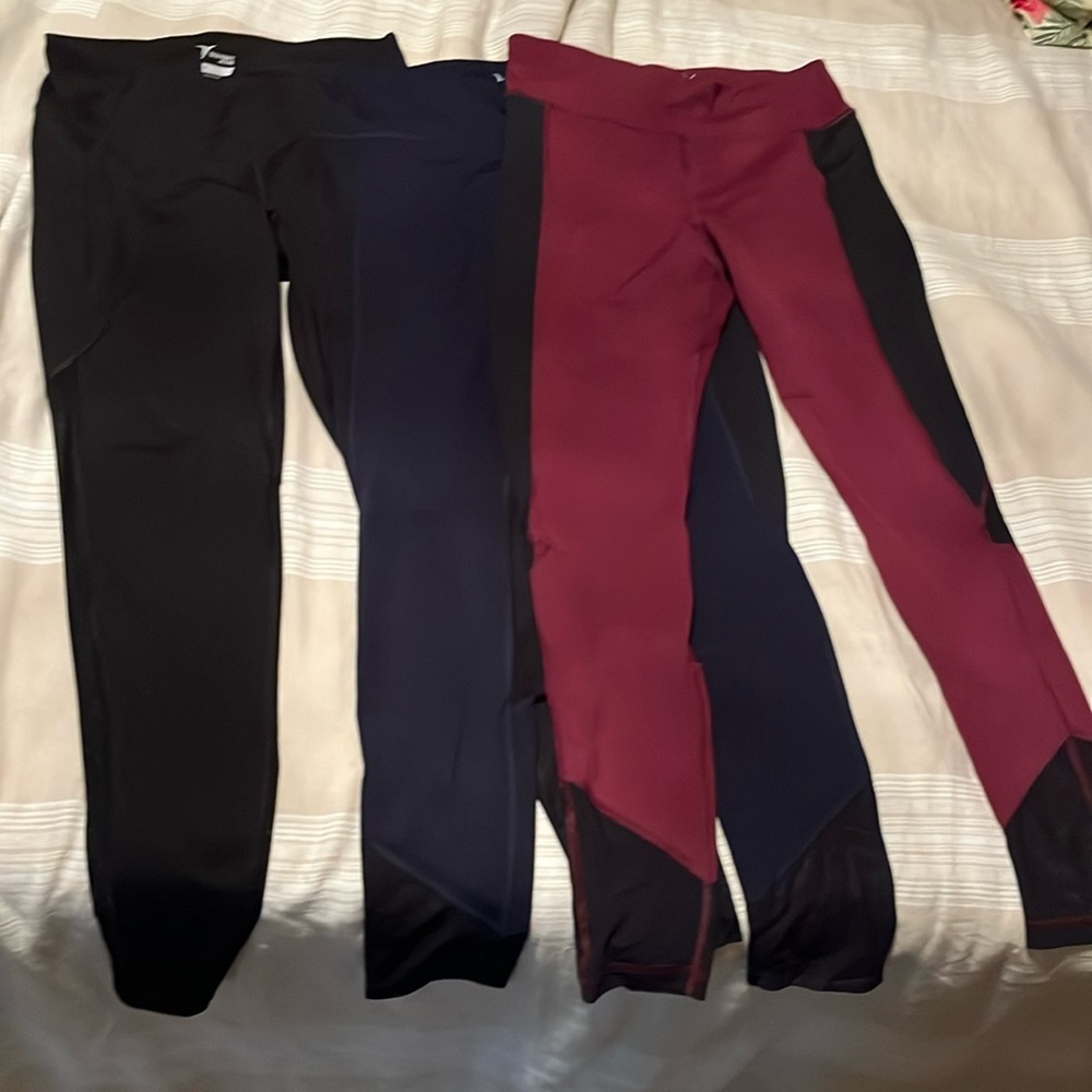 Lot of 3 Women’s Old Navy Active Leggings Sz M